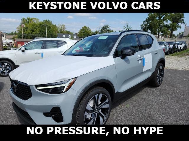 2025 Volvo XC40 Ultra Dark Theme