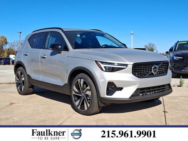 2025 Volvo XC40 Ultra Dark Theme