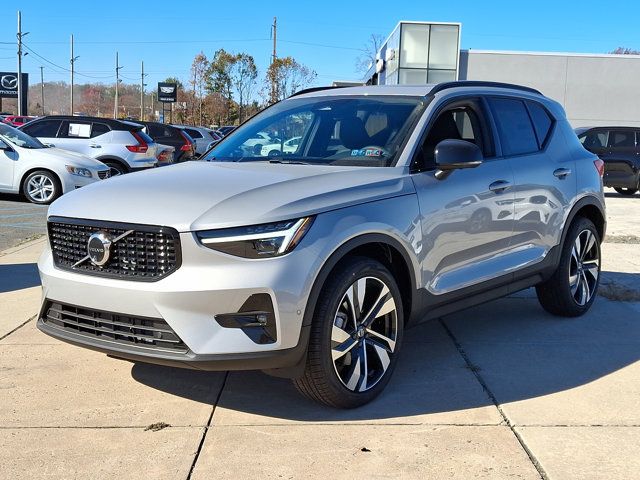 2025 Volvo XC40 Ultra Dark Theme