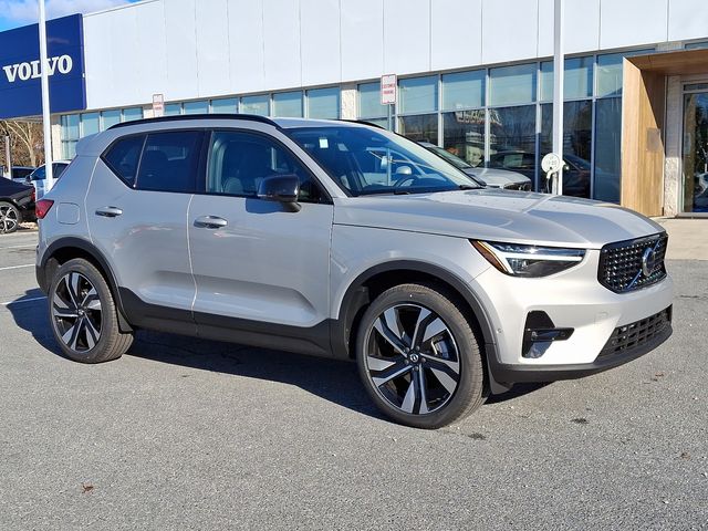 2025 Volvo XC40 Ultra Dark Theme