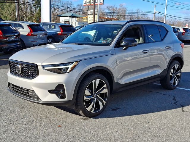 2025 Volvo XC40 Ultra Dark Theme