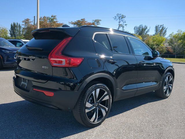 2025 Volvo XC40 Ultra Dark Theme