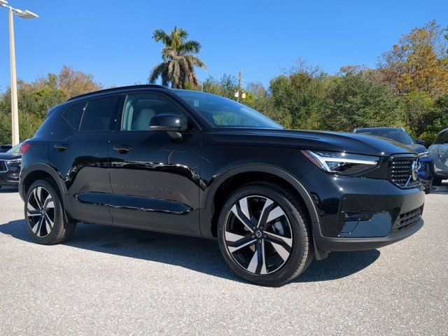 2025 Volvo XC40 Ultra Dark Theme