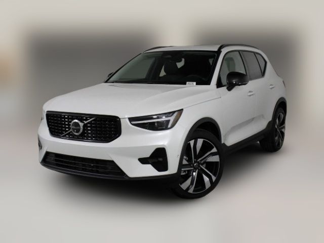 2025 Volvo XC40 Ultra Dark Theme