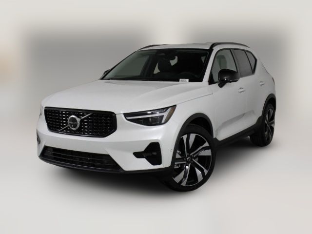 2025 Volvo XC40 Ultra Dark Theme