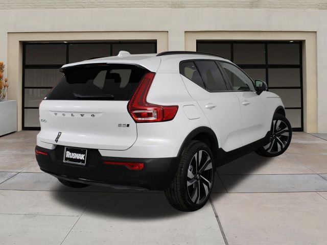 2025 Volvo XC40 Ultra Dark Theme