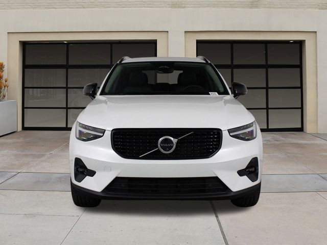 2025 Volvo XC40 Ultra Dark Theme