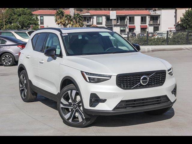 2025 Volvo XC40 Ultra Dark Theme