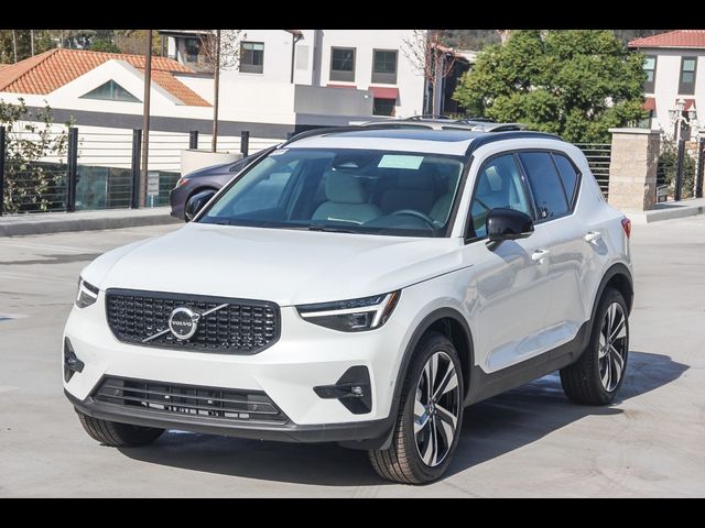 2025 Volvo XC40 Ultra Dark Theme