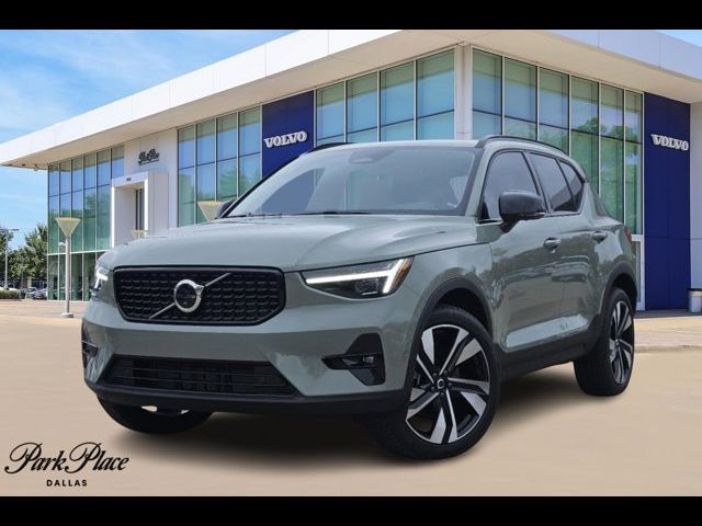 2025 Volvo XC40 Ultra Dark Theme