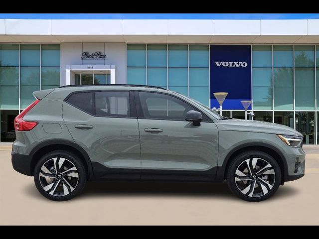 2025 Volvo XC40 Ultra Dark Theme