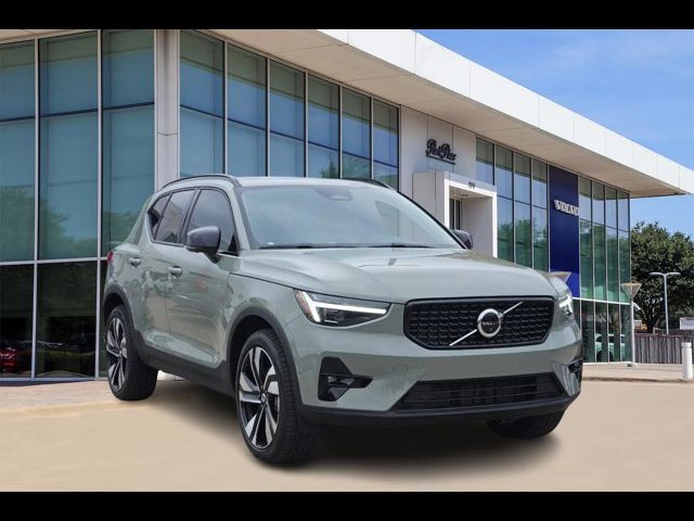 2025 Volvo XC40 Ultra Dark Theme