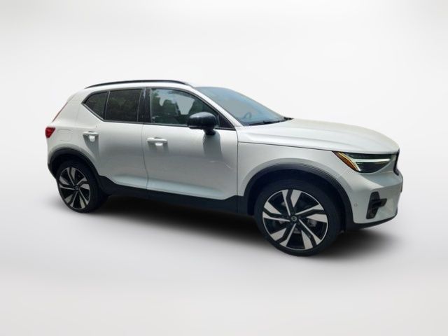 2025 Volvo XC40 Ultra Dark Theme