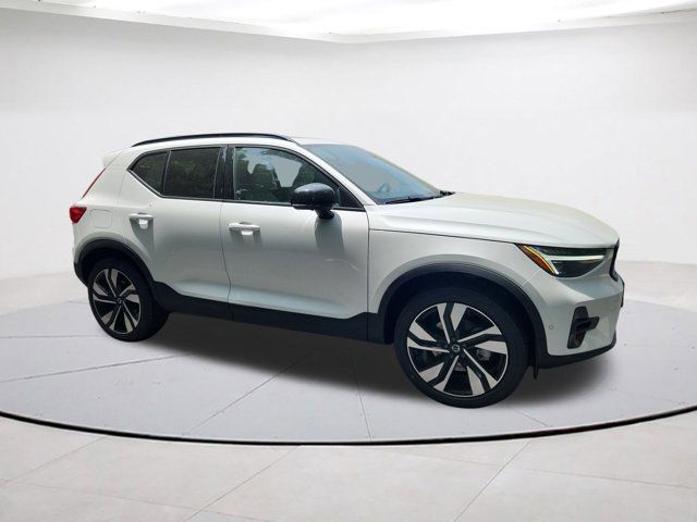 2025 Volvo XC40 Ultra Dark Theme