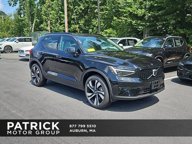 2025 Volvo XC40 Ultra Dark Theme