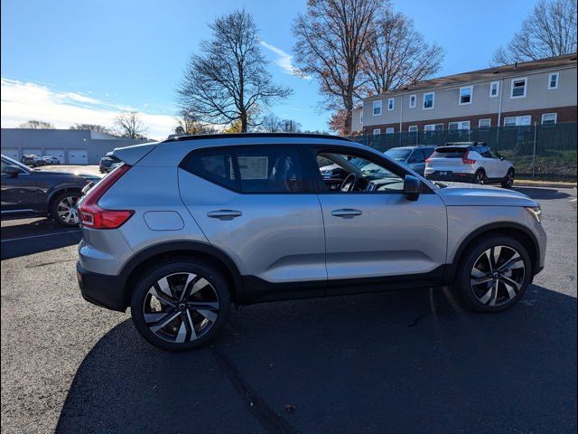 2025 Volvo XC40 Ultra Dark Theme