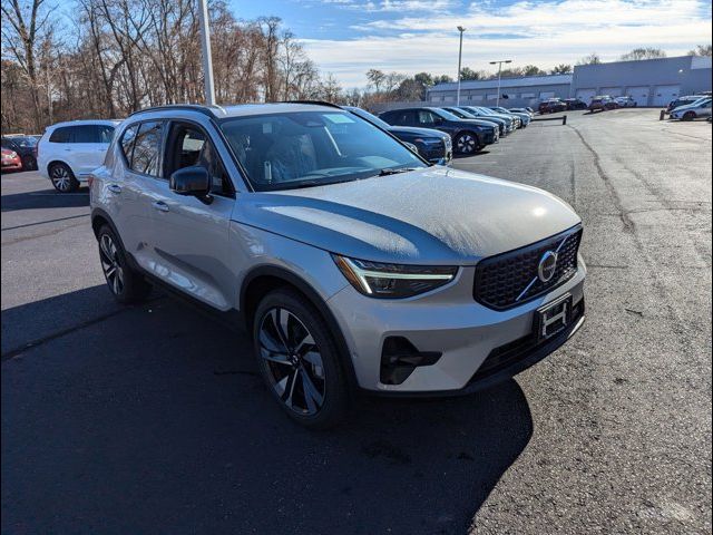 2025 Volvo XC40 Ultra Dark Theme