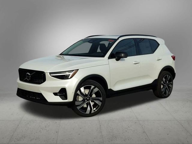 2025 Volvo XC40 Ultra Dark Theme