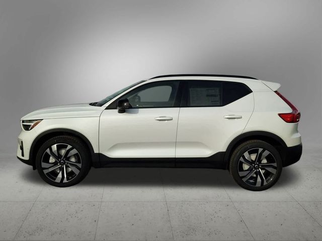 2025 Volvo XC40 Ultra Dark Theme