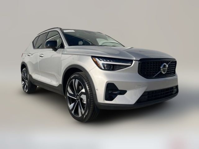 2025 Volvo XC40 Ultra Dark Theme