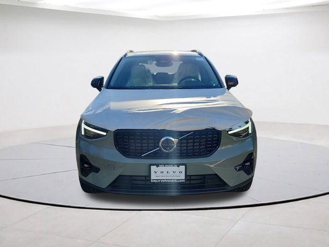 2025 Volvo XC40 Ultra Dark Theme