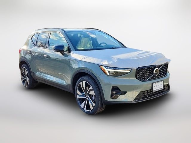 2025 Volvo XC40 Ultra Dark Theme