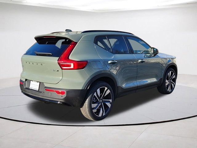 2025 Volvo XC40 Ultra Dark Theme