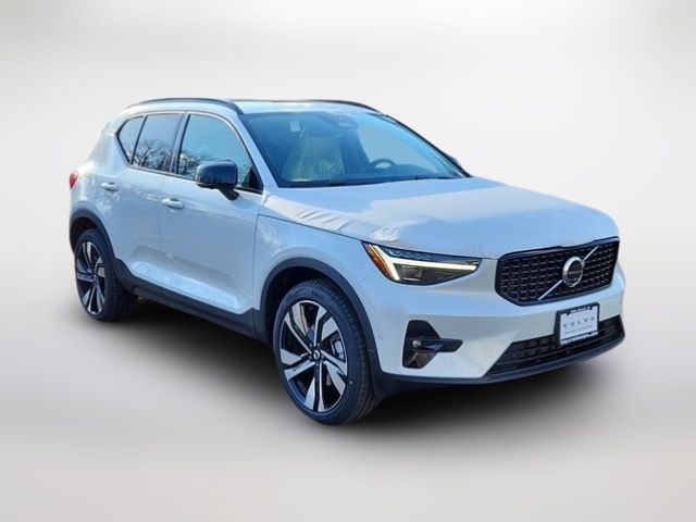 2025 Volvo XC40 Ultra Dark Theme