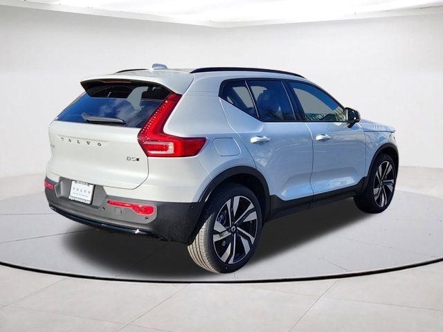 2025 Volvo XC40 Ultra Dark Theme