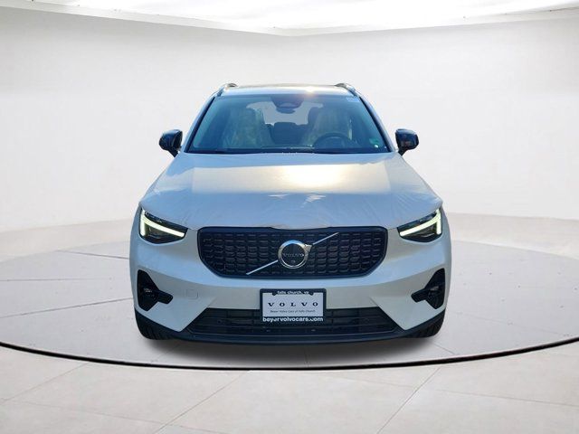 2025 Volvo XC40 Ultra Dark Theme