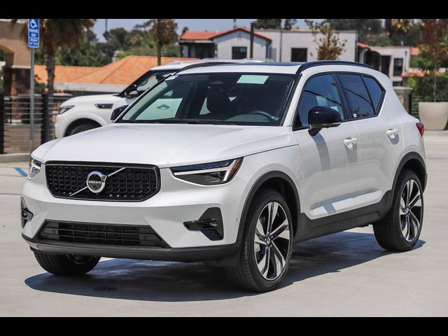 2025 Volvo XC40 Ultra Dark Theme