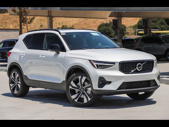 2025 Volvo XC40 Ultra Dark Theme