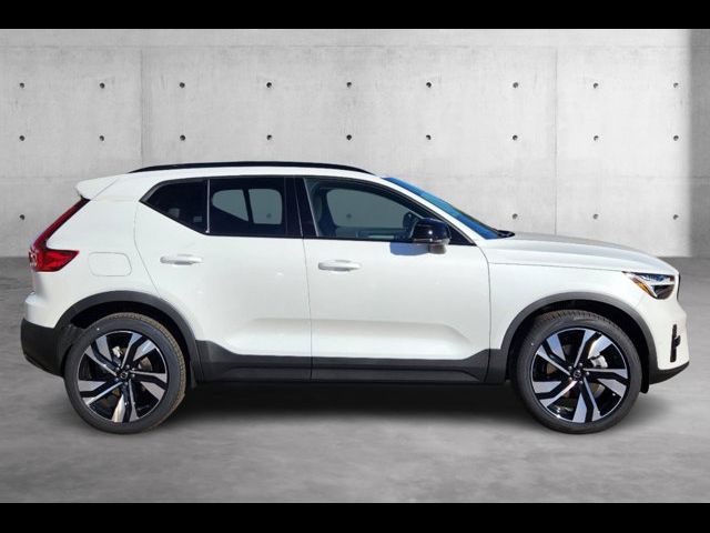 2025 Volvo XC40 Ultra Dark Theme