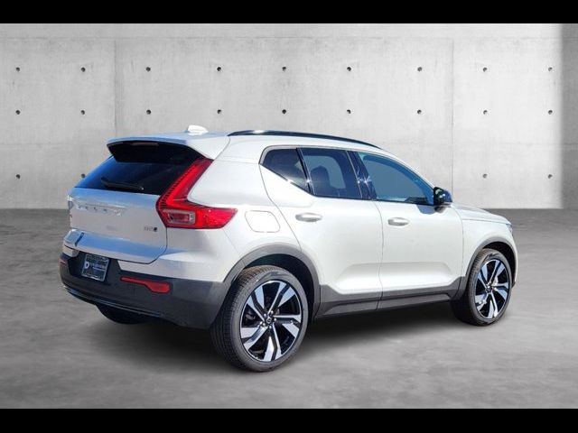 2025 Volvo XC40 Ultra Dark Theme