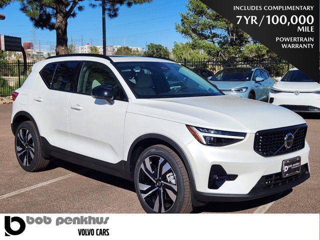 2025 Volvo XC40 Ultra Dark Theme