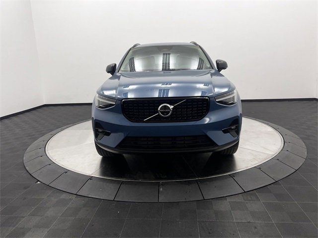 2025 Volvo XC40 Ultra Dark Theme