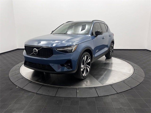 2025 Volvo XC40 Ultra Dark Theme