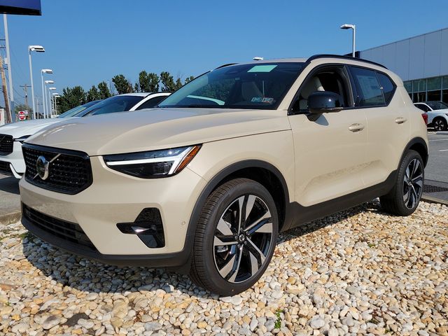 2025 Volvo XC40 Ultra Dark Theme