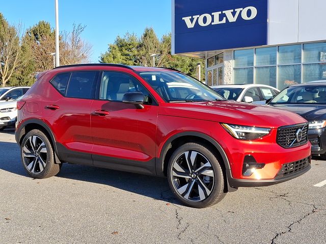 2025 Volvo XC40 Ultra Dark Theme