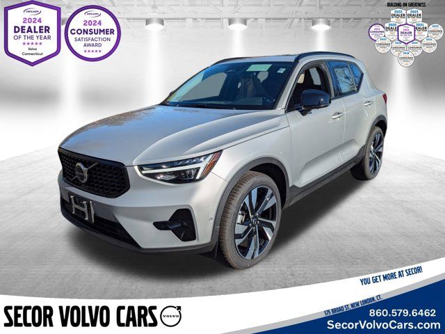 2025 Volvo XC40 Ultra Dark Theme