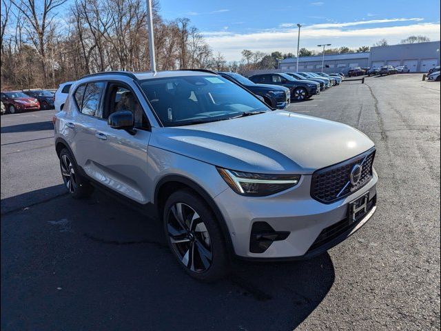 2025 Volvo XC40 Ultra Dark Theme