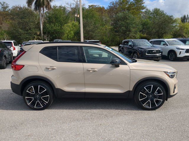 2025 Volvo XC40 Ultra Dark Theme