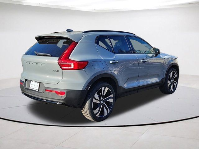 2025 Volvo XC40 Ultra Dark Theme