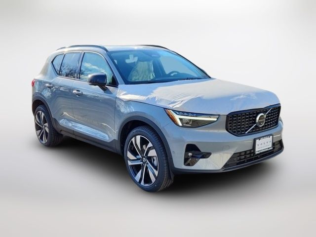 2025 Volvo XC40 Ultra Dark Theme