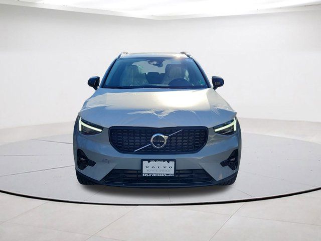 2025 Volvo XC40 Ultra Dark Theme