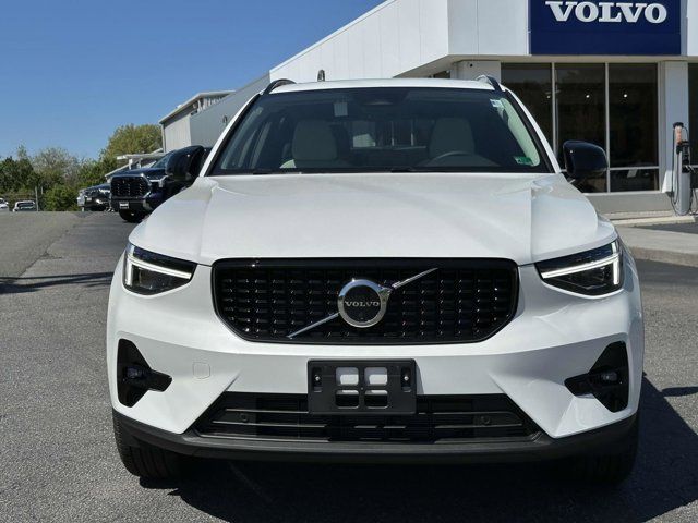 2025 Volvo XC40 Ultra Dark Theme