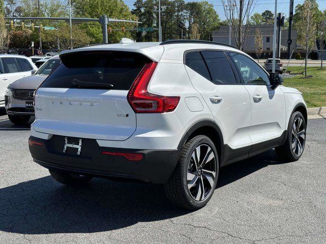 2025 Volvo XC40 Ultra Dark Theme