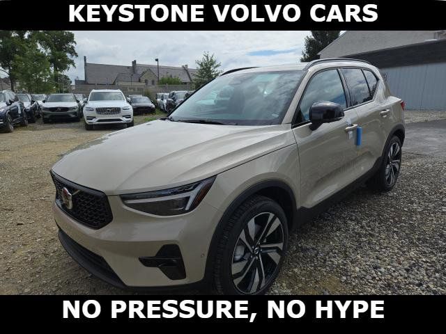 2025 Volvo XC40 Ultra Dark Theme