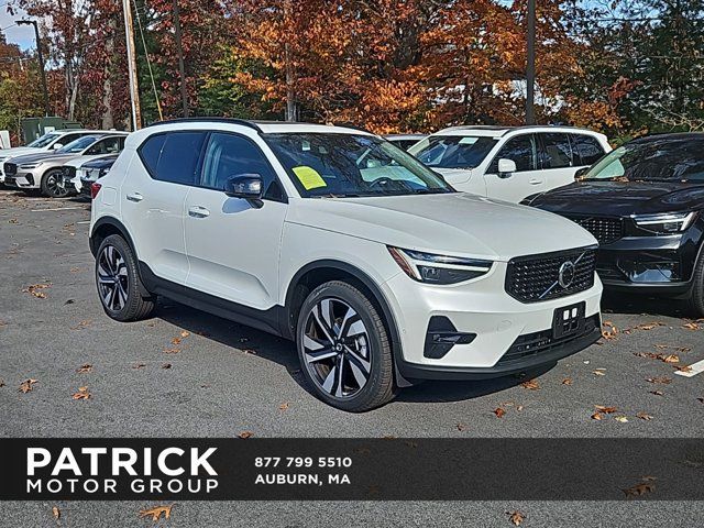 2025 Volvo XC40 Ultra Dark Theme