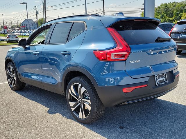 2025 Volvo XC40 Ultra Dark Theme